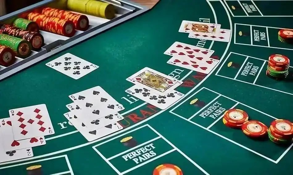 Pengguna mobile memeriksa batas deposit